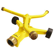 Aspersor metálico giratorio 3 brazos con base metálica con ruedas