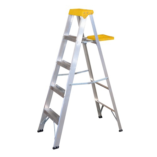 Escalera de aluminio tipo tijera, 4 peldaños, 1.54 m